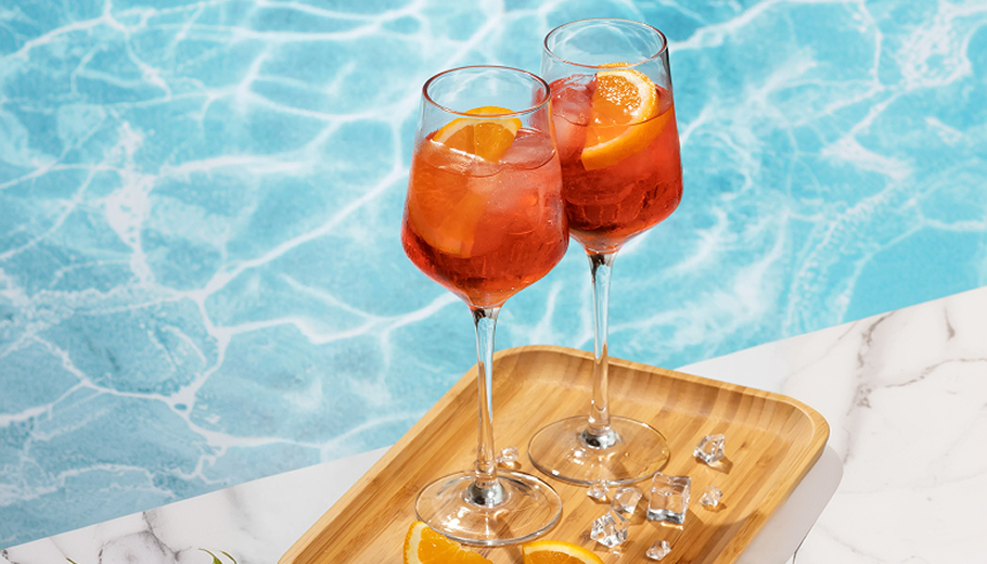 Poolside Bar & Cocktails